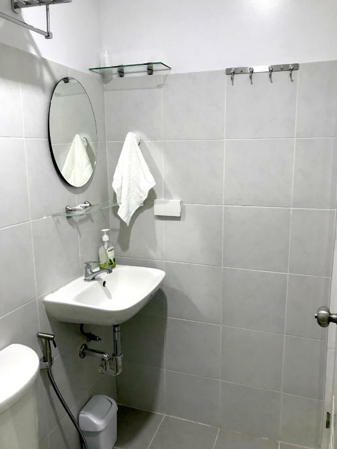 Cozy And Full Service Condo At The Heart Of Bacolod Eksteriør billede